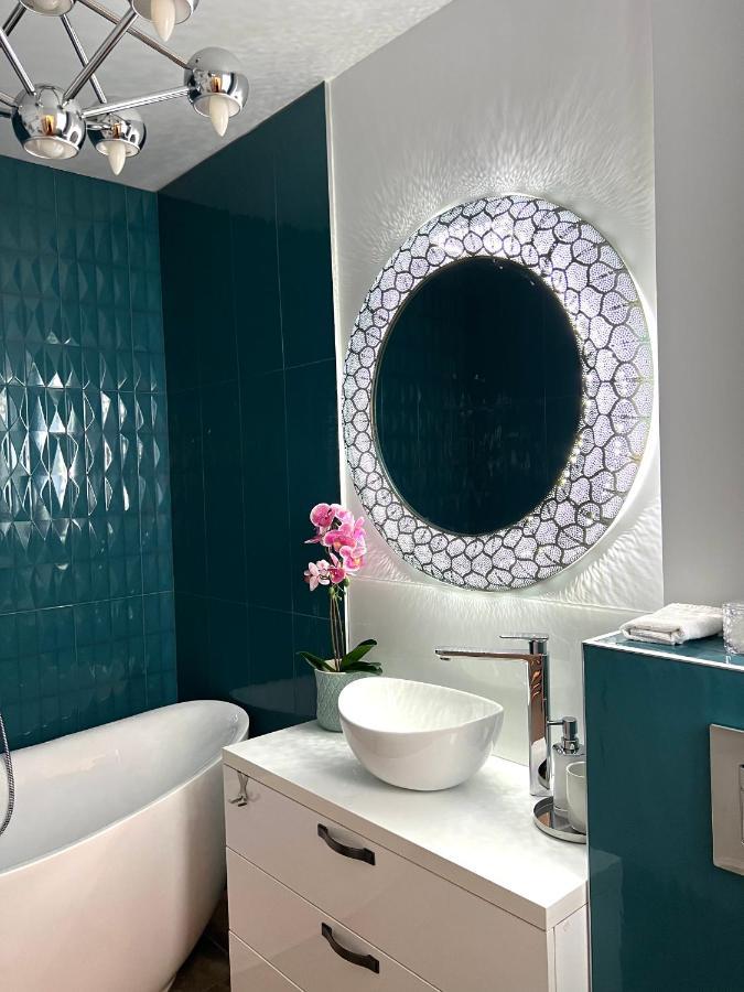 Sky View - Luxury Apartament - Sanador Victoriei บูคาเรสต์ ภายนอก รูปภาพ